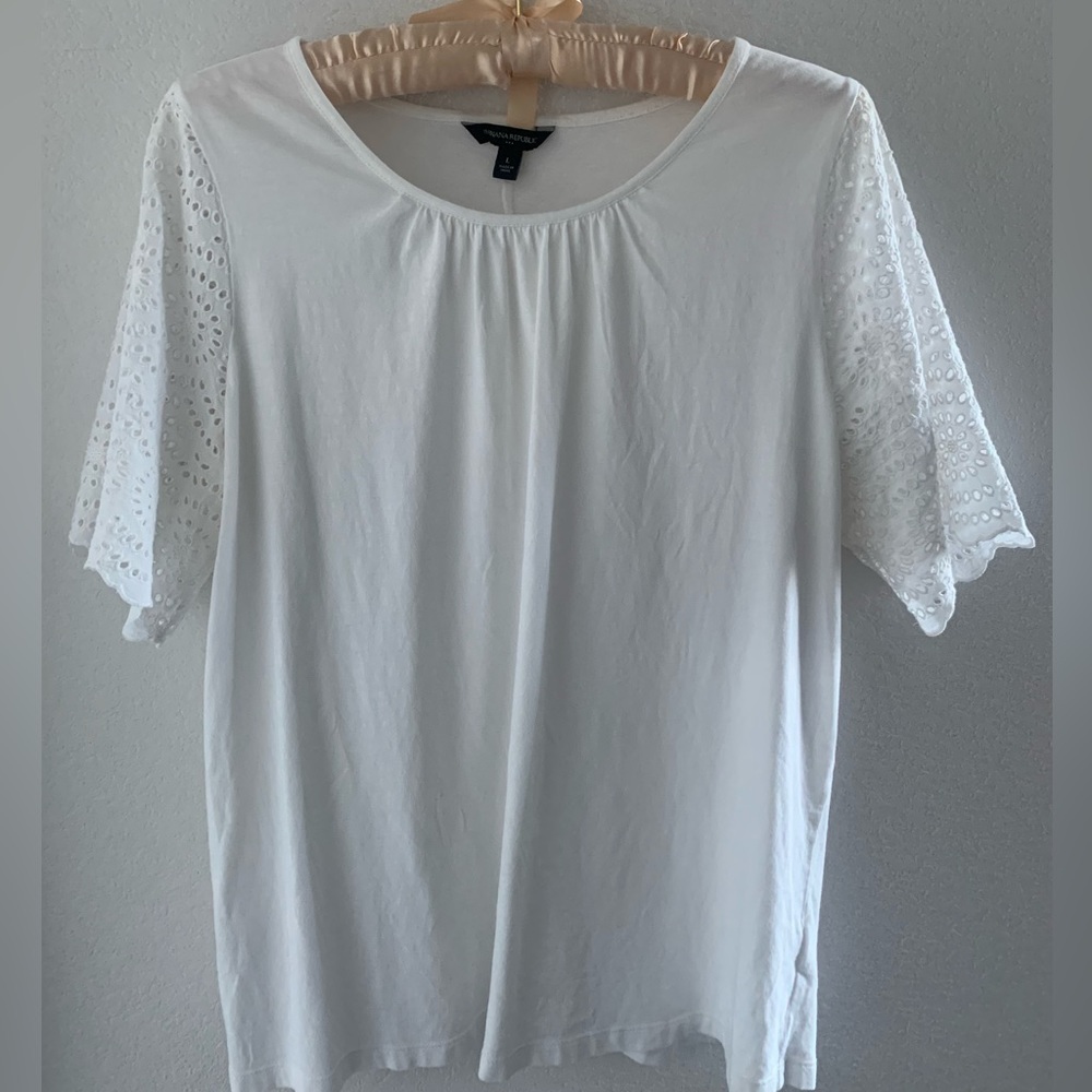 Banana Republic white shirt w emblem sleeves